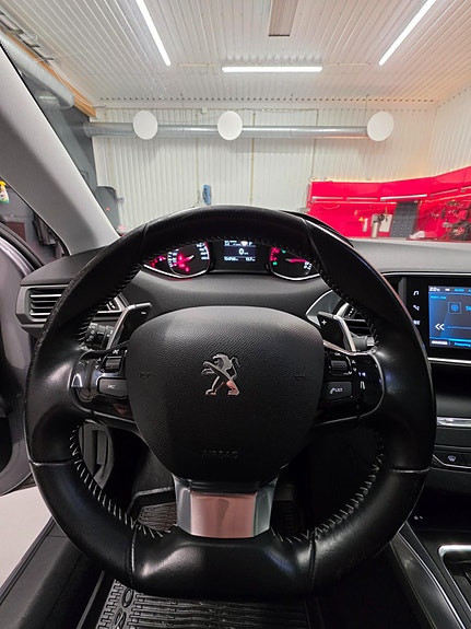 Peugeot 308 SW 13 of 24