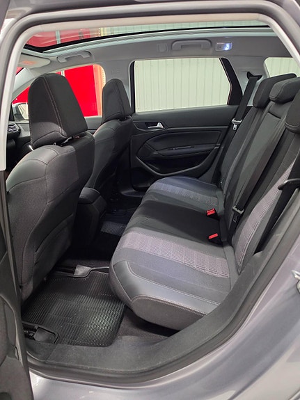 Peugeot 308 SW 22 of 24