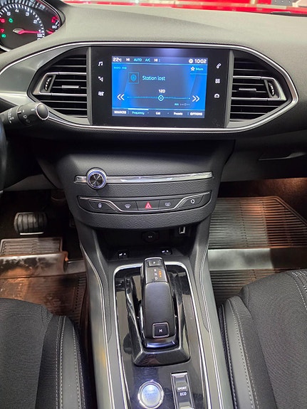 Peugeot 308 SW 17 of 24