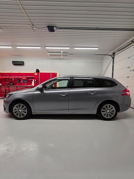 Peugeot 308 SW 2 of 24