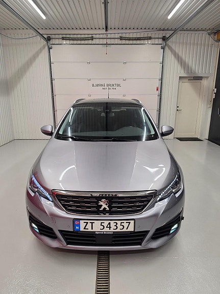 Peugeot 308 SW 9 of 24