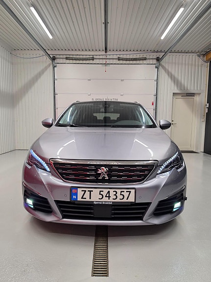Peugeot 308 SW 8 of 24
