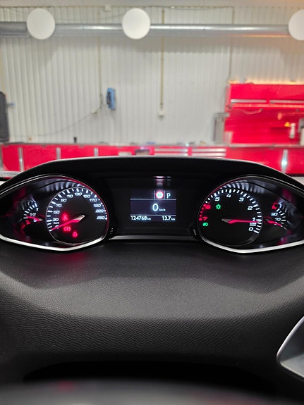Peugeot 308 SW 14 of 24