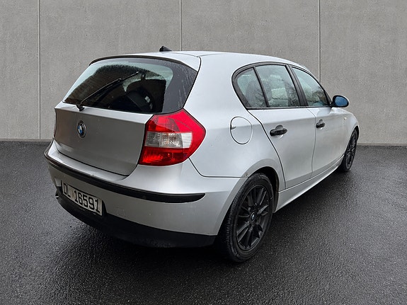 BMW 116i 4 of 5