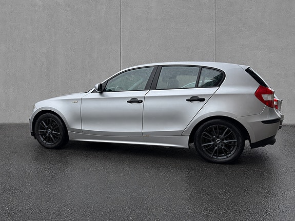 BMW 116i 3 of 5