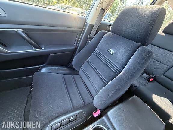 Subaru Legacy 23 of 30