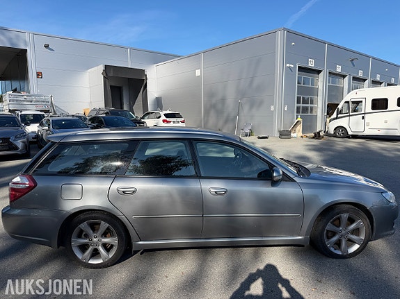 Subaru Legacy 6 of 30