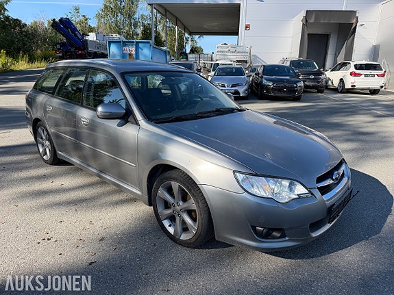Subaru Legacy 7 of 30