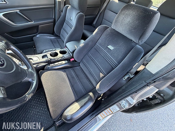 Subaru Legacy 22 of 30
