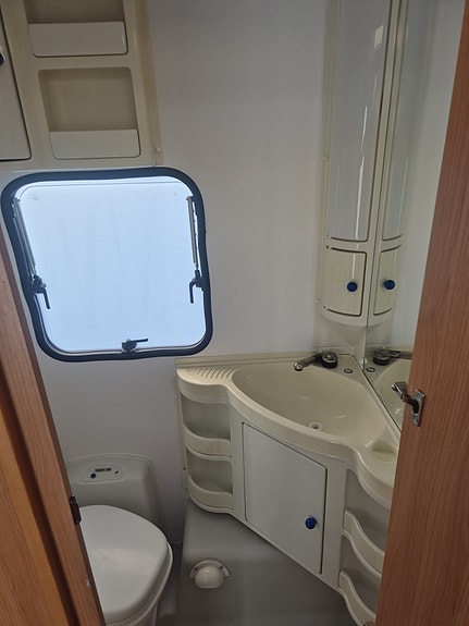 Adria Altea542ku 8 of 18