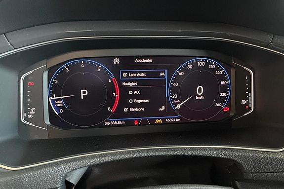 Volkswagen T-Roc 16 of 17