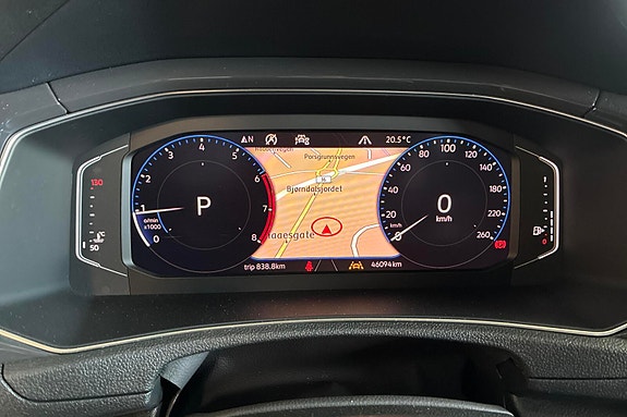 Volkswagen T-Roc 15 of 17