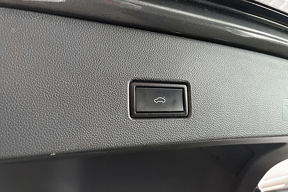 Volkswagen T-Roc 11 of 17