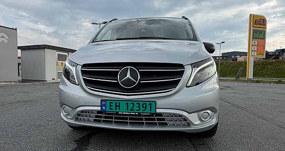 Mercedes-Benz eVito Tourer 2 of 9
