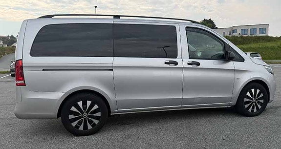 Mercedes-Benz eVito Tourer 4 of 9