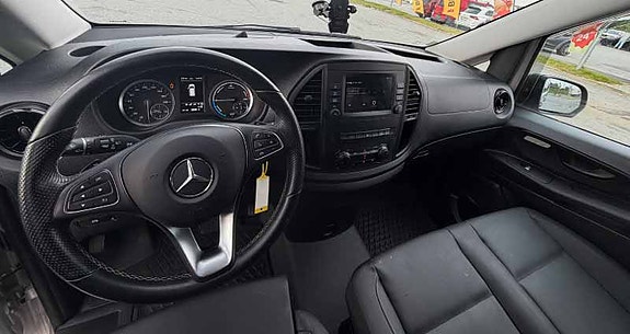 Mercedes-Benz eVito Tourer 8 of 9