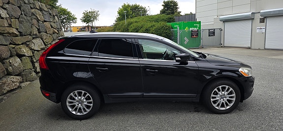 Volvo XC60 8 of 15