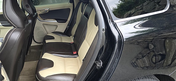 Volvo XC60 11 of 15