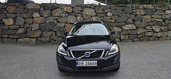 Volvo XC60 2 of 15