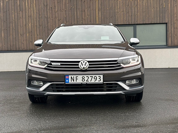 Volkswagen Passat 2 of 20