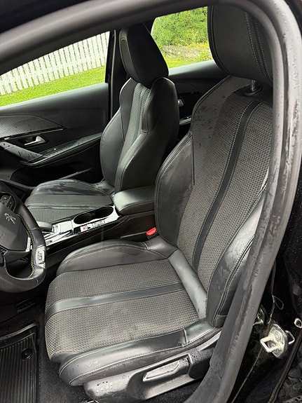 Peugeot 208 22 of 30