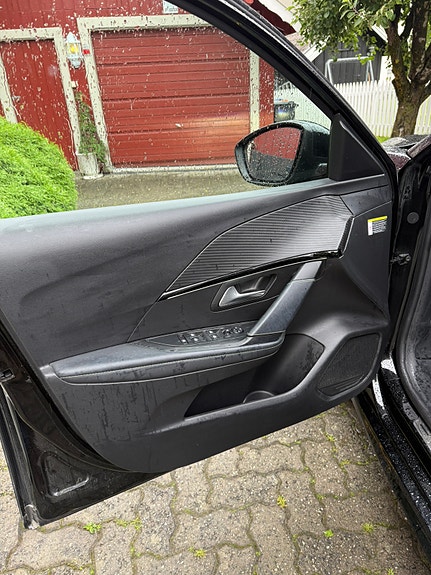 Peugeot 208 19 of 30