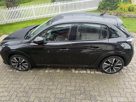 Peugeot 208 3 of 30