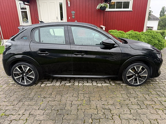 Peugeot 208 2 of 30