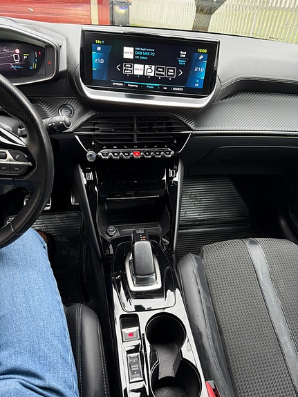 Peugeot 208 18 of 30
