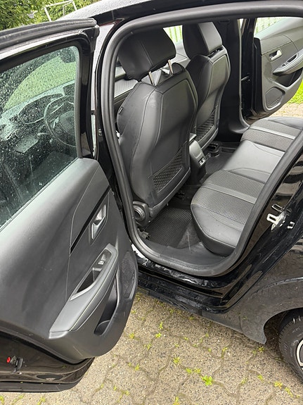 Peugeot 208 25 of 30