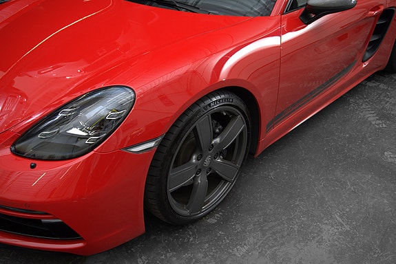 Porsche Cayman 3 of 5