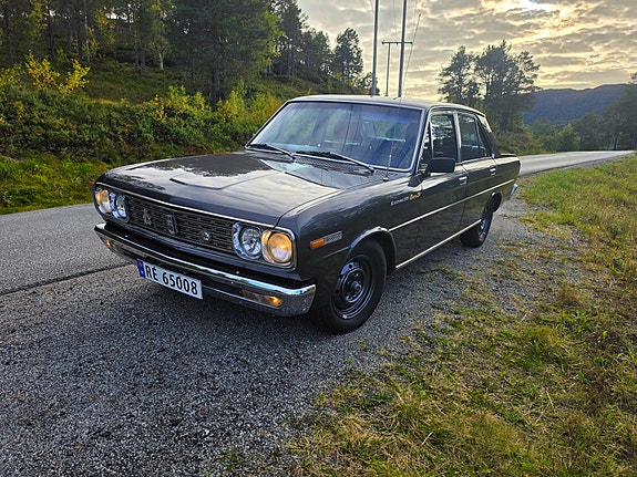 Nissan 17 of 30