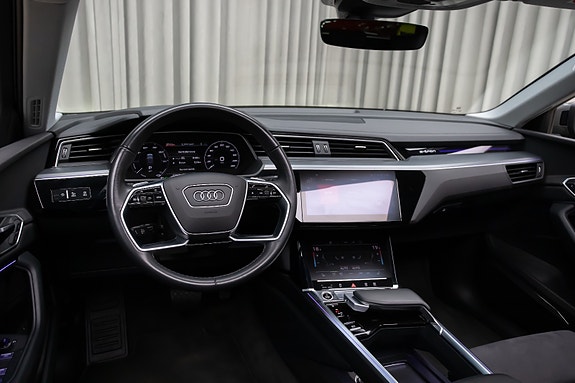 Audi Q8 e-tron 14 of 30