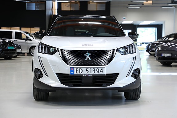 Peugeot e-2008 3 of 5