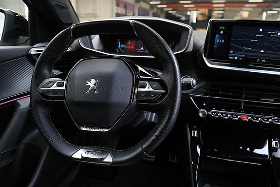 Peugeot e-2008 14 of 30