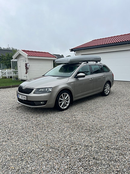 Skoda Octavia 2 of 5