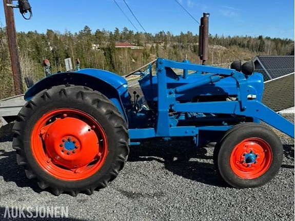 Ford Super Dexta 2 of 3