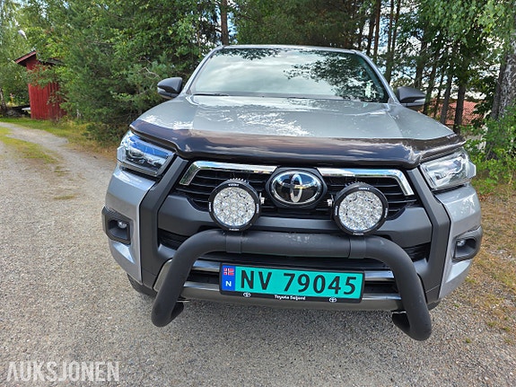 Toyota HiLux 3 of 5