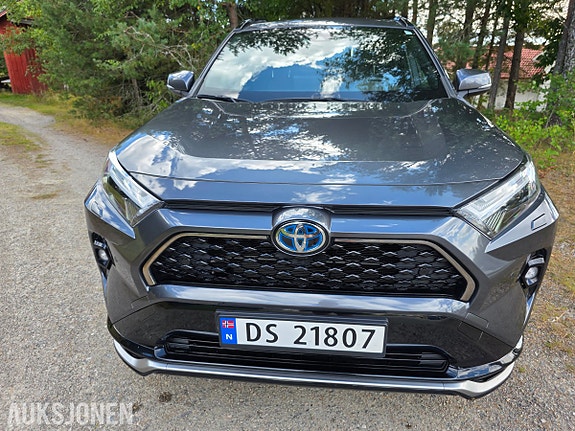Toyota RAV4 Plug-in Hybrid 3 of 5