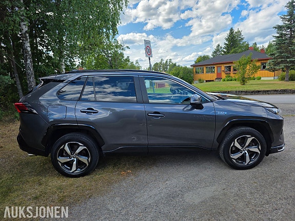Toyota RAV4 Plug-in Hybrid 5 of 5