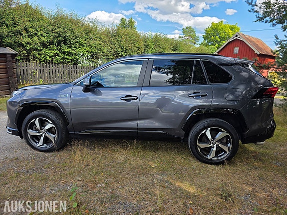 Toyota RAV4 Plug-in Hybrid 4 of 5