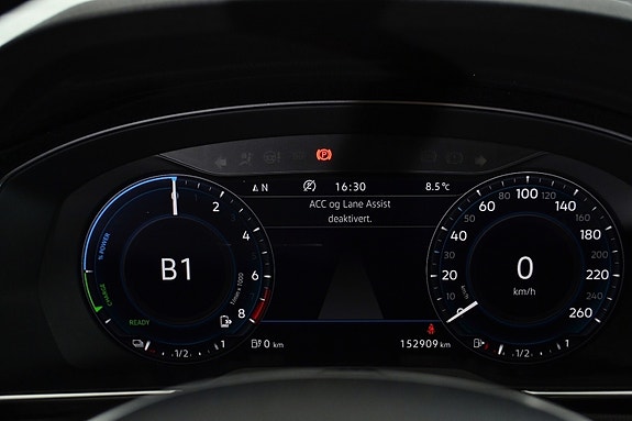 Volkswagen Passat 23 of 29
