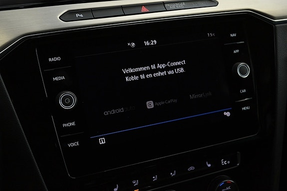 Volkswagen Passat 18 of 29