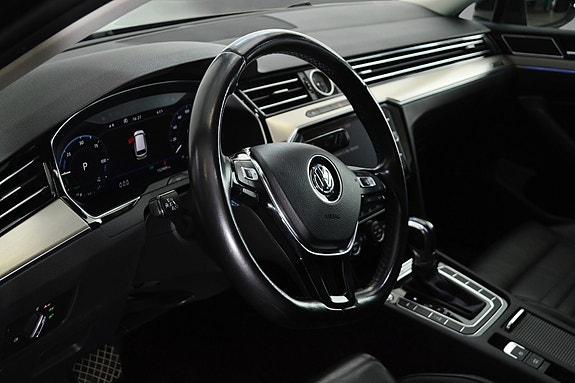 Volkswagen Passat 8 of 29