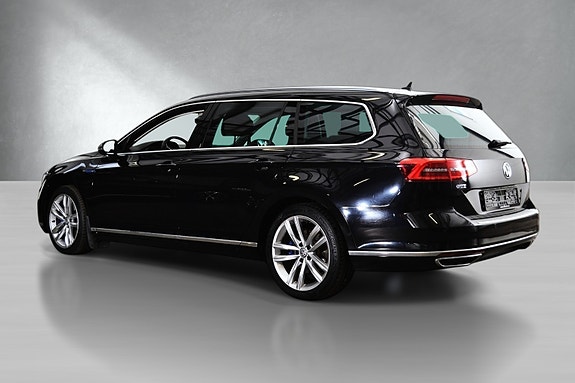 Volkswagen Passat 2 of 29