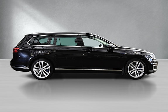 Volkswagen Passat 4 of 29