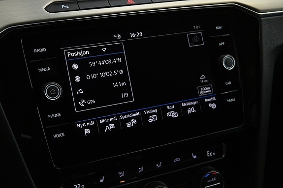 Volkswagen Passat 17 of 29