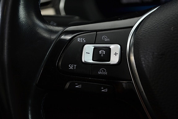 Volkswagen Passat 13 of 29