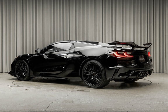 Chevrolet Corvette 16 of 30