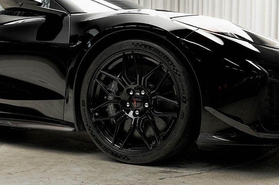Chevrolet Corvette 11 of 30